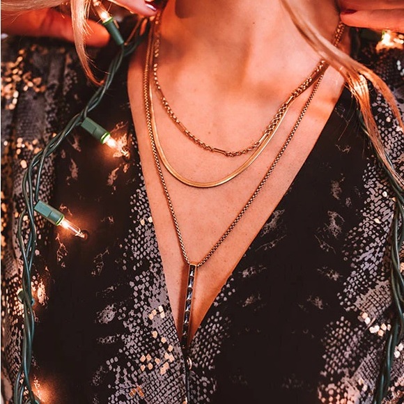 KENDRA SCOTT JACK VINTAGE GOLD MULTI STRAND NECKLACE IN CHARCOAL GRAY CRYSTAL - Picture 3 of 12